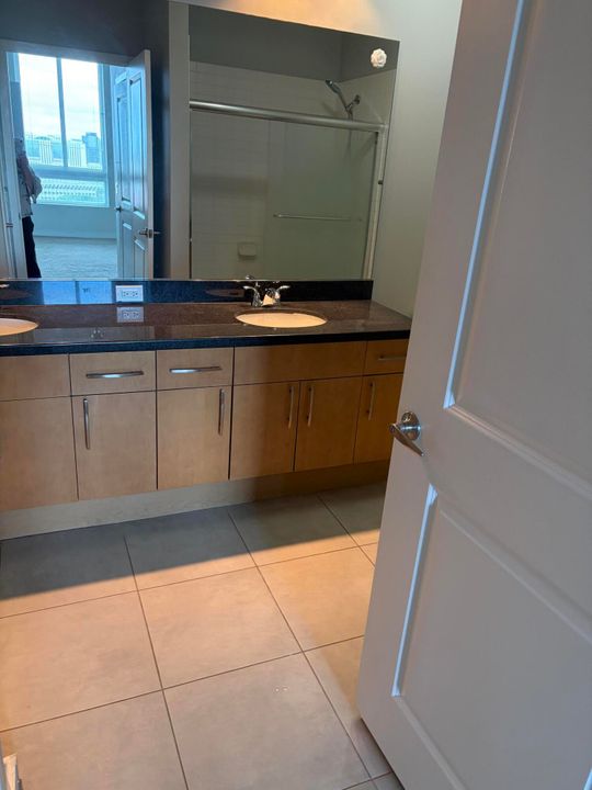 For Rent: $3,150 (2 beds, 2 baths, 1083 Square Feet)