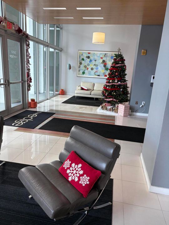 For Rent: $3,150 (2 beds, 2 baths, 1083 Square Feet)