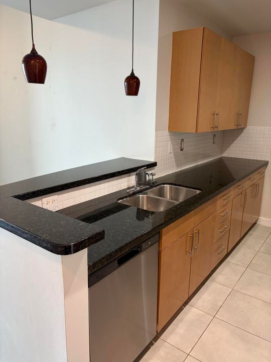 For Rent: $3,150 (2 beds, 2 baths, 1083 Square Feet)