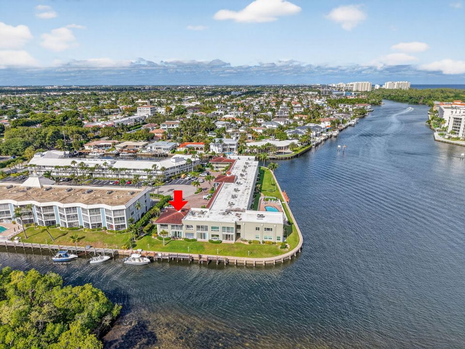 For Sale: $485,000 (1 beds, 1 baths, 899 Square Feet)