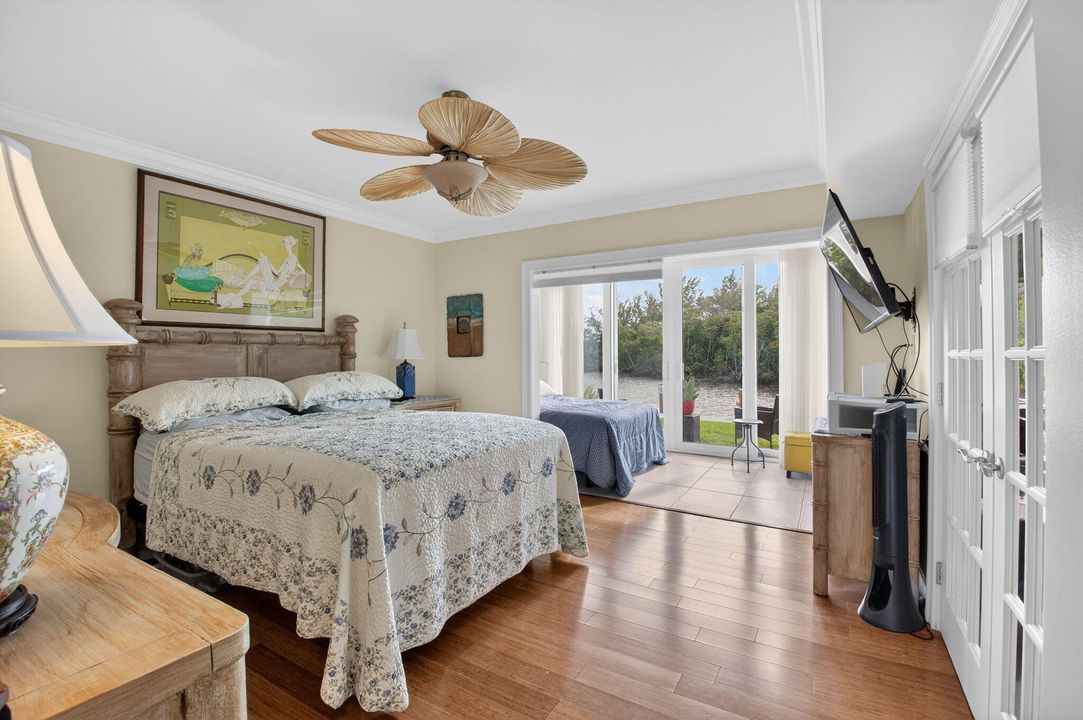 For Sale: $485,000 (1 beds, 1 baths, 899 Square Feet)