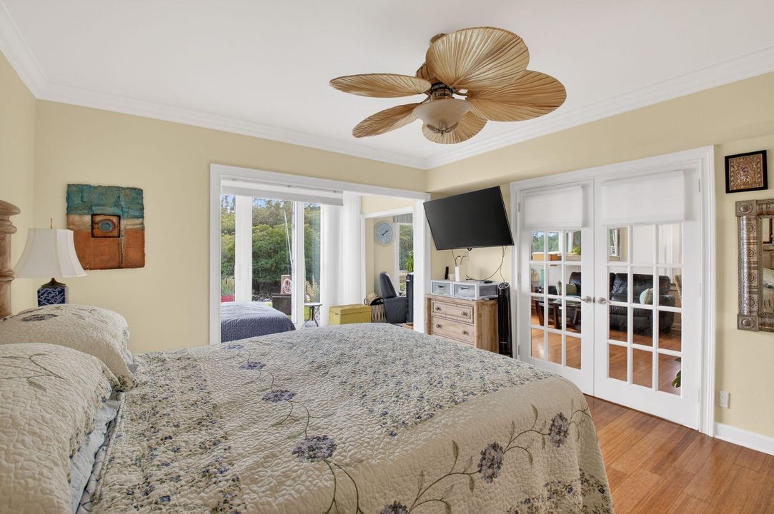 For Sale: $485,000 (1 beds, 1 baths, 899 Square Feet)