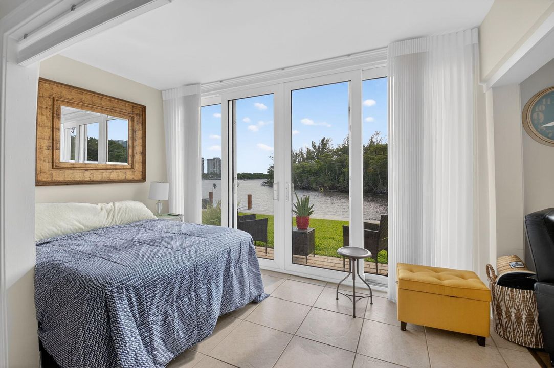 For Sale: $485,000 (1 beds, 1 baths, 899 Square Feet)