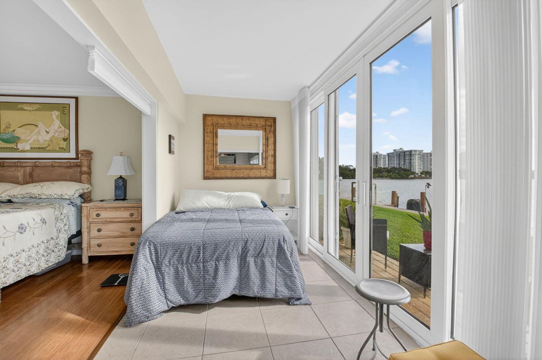 For Sale: $485,000 (1 beds, 1 baths, 899 Square Feet)