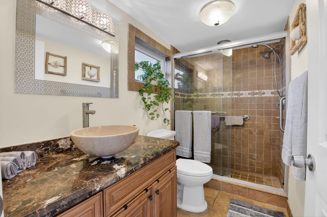 For Sale: $485,000 (1 beds, 1 baths, 899 Square Feet)