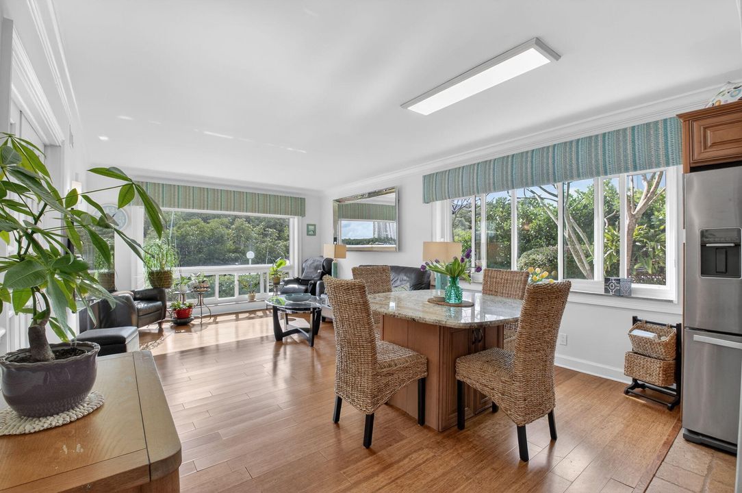 For Sale: $485,000 (1 beds, 1 baths, 899 Square Feet)