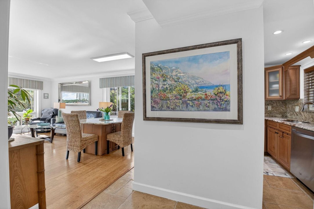 For Sale: $485,000 (1 beds, 1 baths, 899 Square Feet)