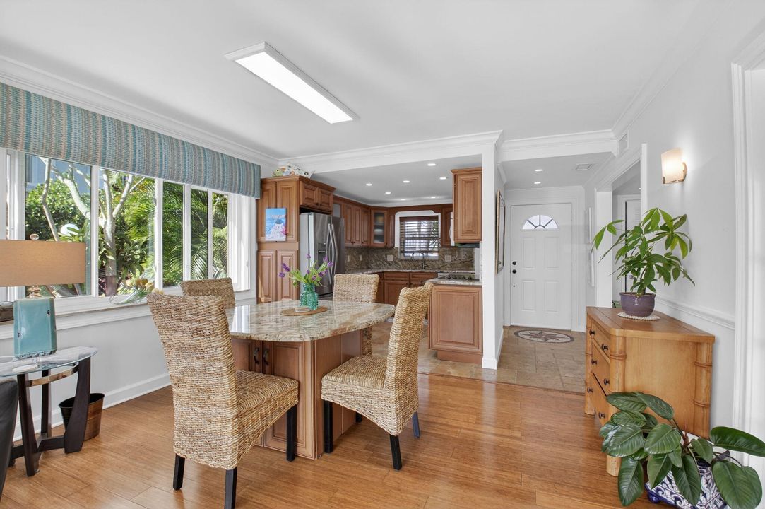 For Sale: $485,000 (1 beds, 1 baths, 899 Square Feet)