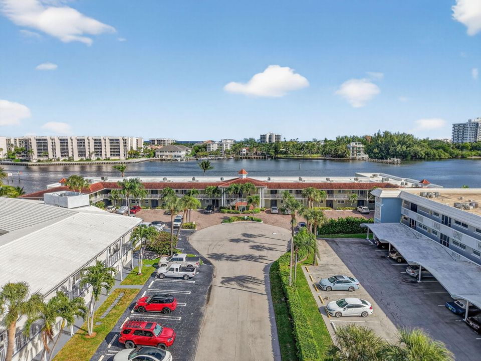 For Sale: $485,000 (1 beds, 1 baths, 899 Square Feet)