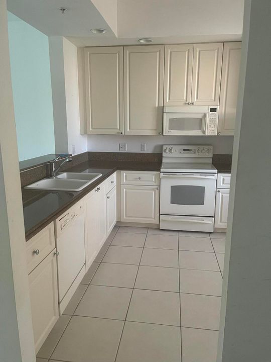 En Renta: $2,400 (2 camas, 2 baños, 1989 Pies cuadrados)