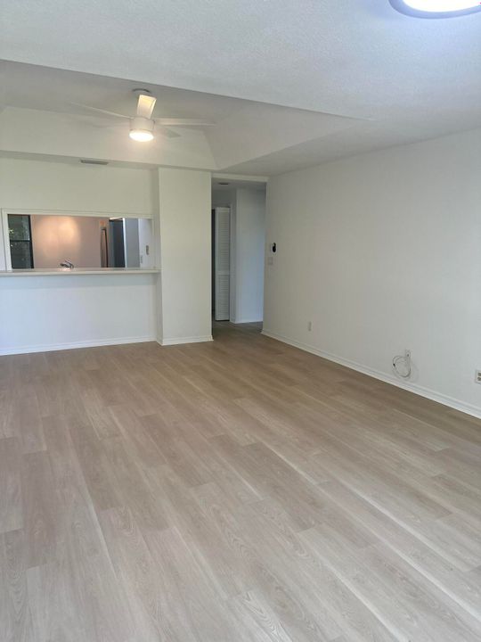 For Sale: $265,000 (2 beds, 2 baths, 1125 Square Feet)