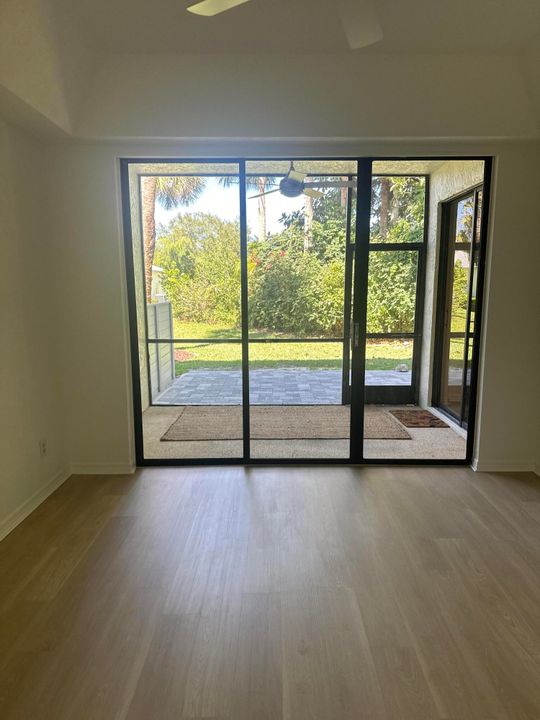 For Sale: $265,000 (2 beds, 2 baths, 1125 Square Feet)