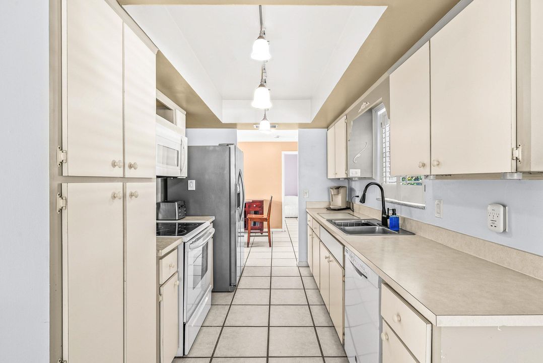 Active With Contract: $599,000 (3 beds, 2 baths, 1693 Square Feet)