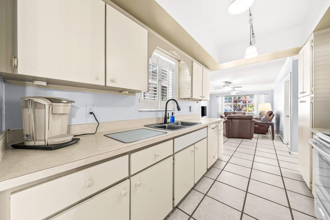 Active With Contract: $599,000 (3 beds, 2 baths, 1693 Square Feet)