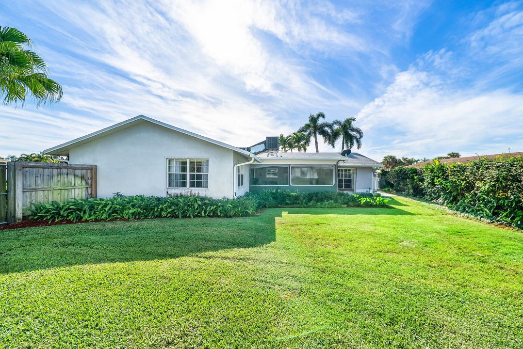 Active With Contract: $599,000 (3 beds, 2 baths, 1693 Square Feet)