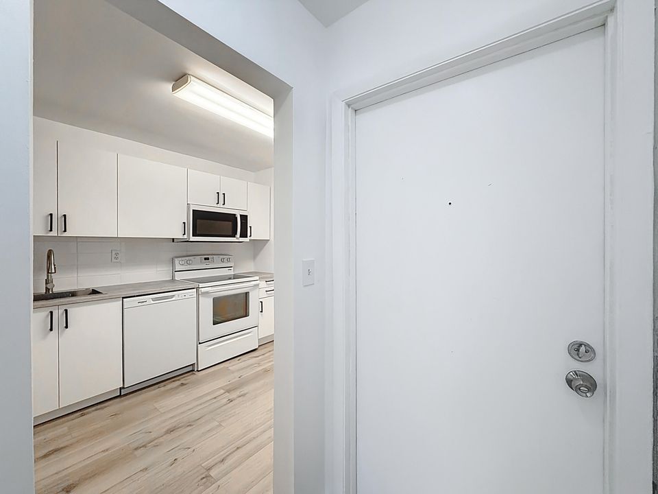 На продажу: $195,000 (2 спален, 2 ванн, 870 Квадратных фут)