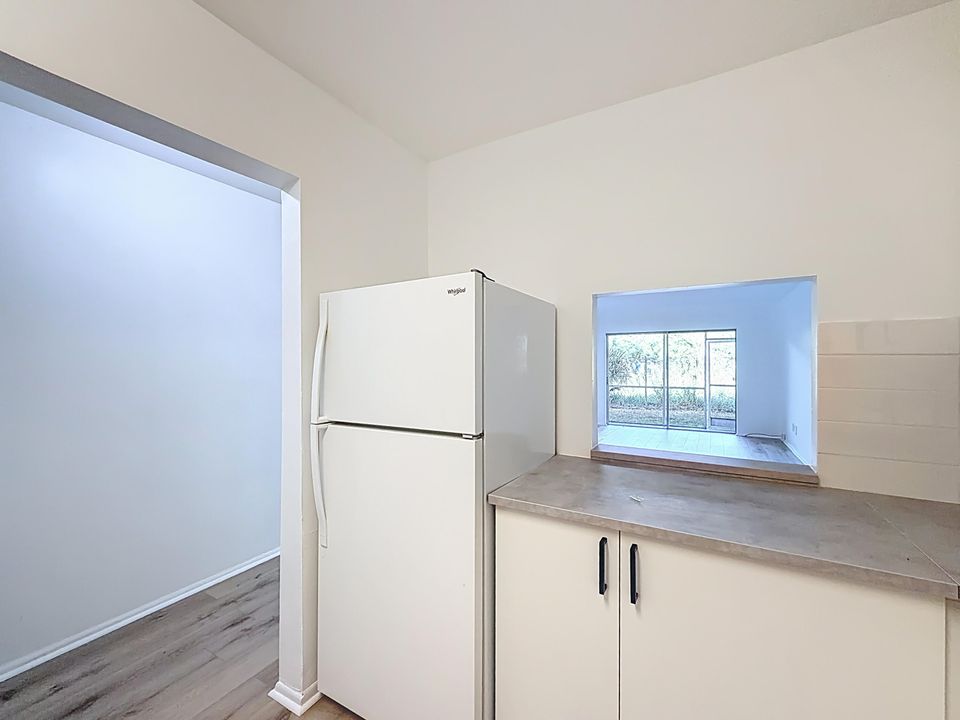 На продажу: $195,000 (2 спален, 2 ванн, 870 Квадратных фут)