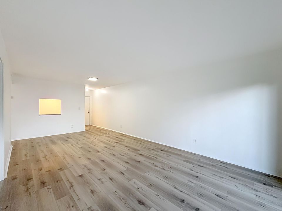 На продажу: $195,000 (2 спален, 2 ванн, 870 Квадратных фут)