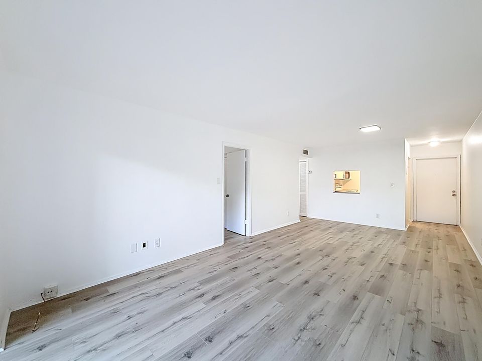 На продажу: $195,000 (2 спален, 2 ванн, 870 Квадратных фут)