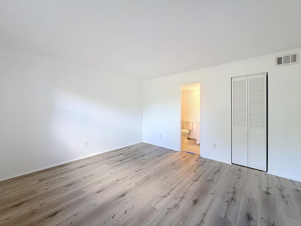 На продажу: $195,000 (2 спален, 2 ванн, 870 Квадратных фут)