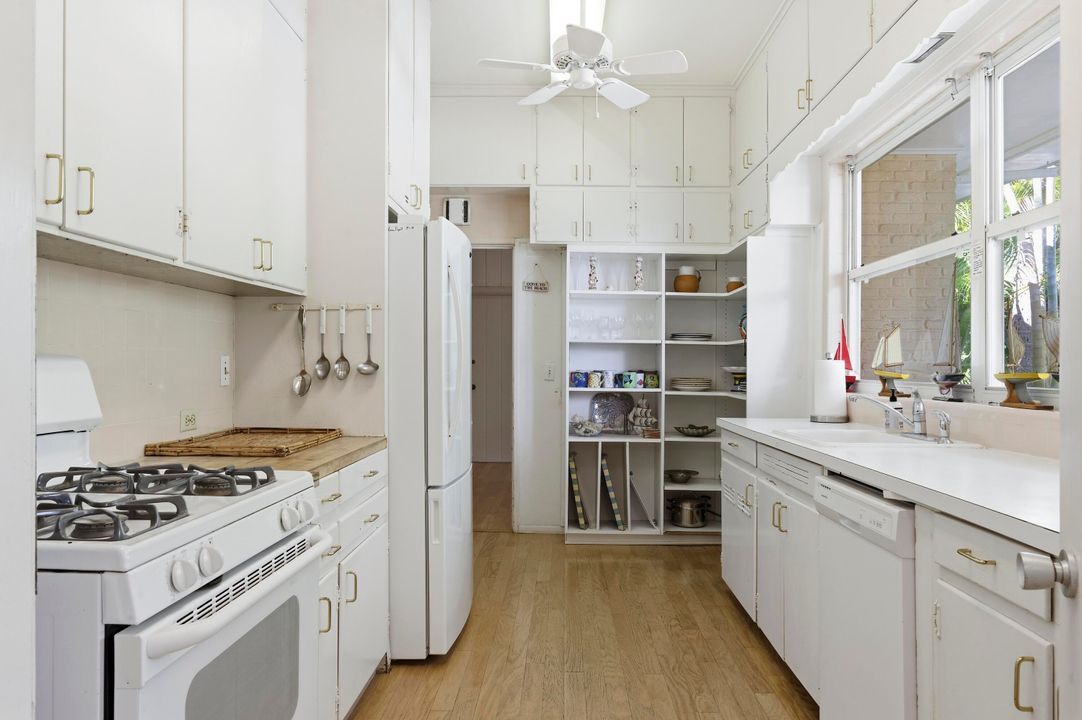 待售: $9,295,000 (4 贝兹, 3 浴室, 2688 平方英尺)