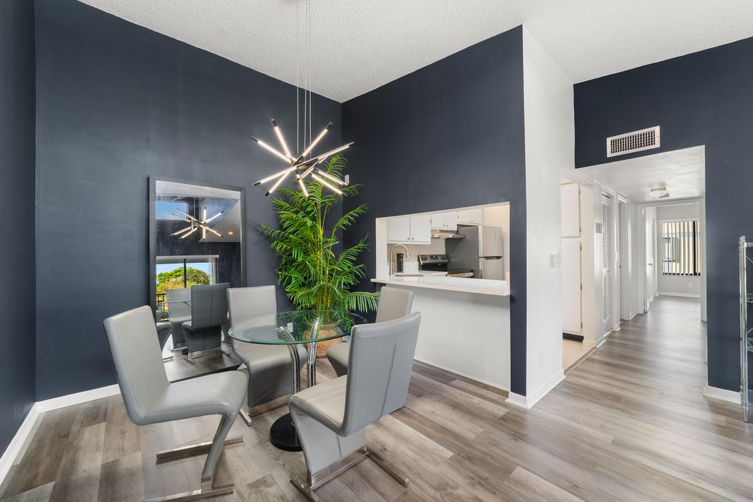 For Sale: $199,500 (2 beds, 2 baths, 1104 Square Feet)