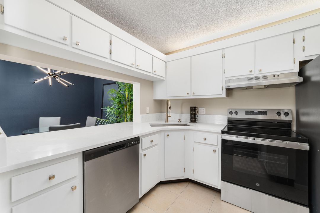 For Sale: $199,500 (2 beds, 2 baths, 1104 Square Feet)
