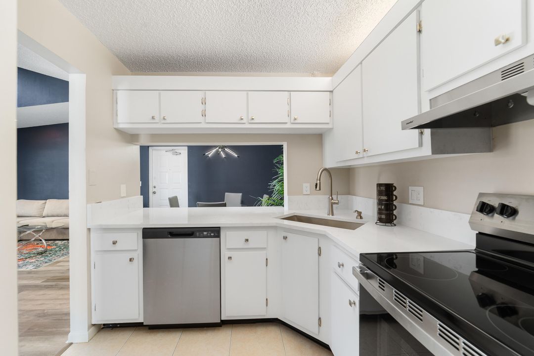 For Sale: $199,500 (2 beds, 2 baths, 1104 Square Feet)