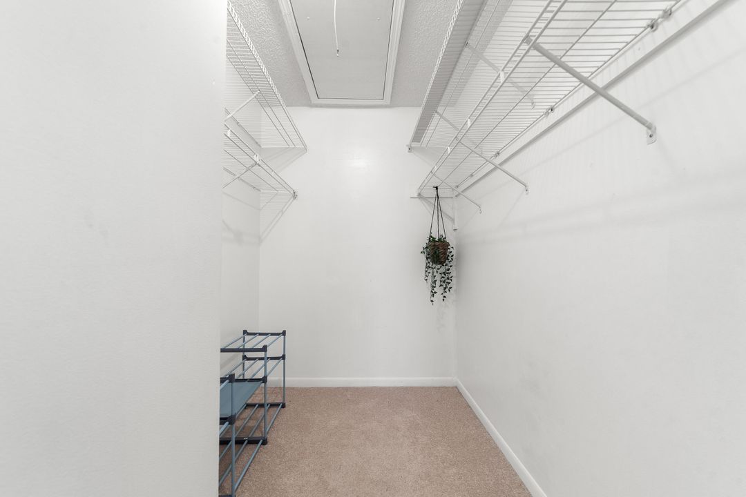 For Sale: $199,500 (2 beds, 2 baths, 1104 Square Feet)