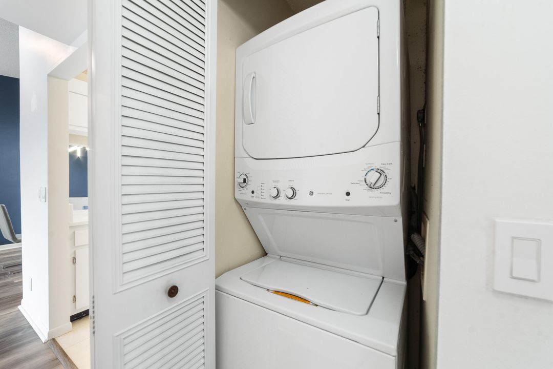 For Sale: $199,500 (2 beds, 2 baths, 1104 Square Feet)