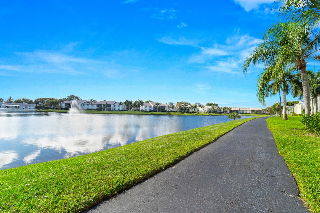 For Sale: $199,500 (2 beds, 2 baths, 1104 Square Feet)