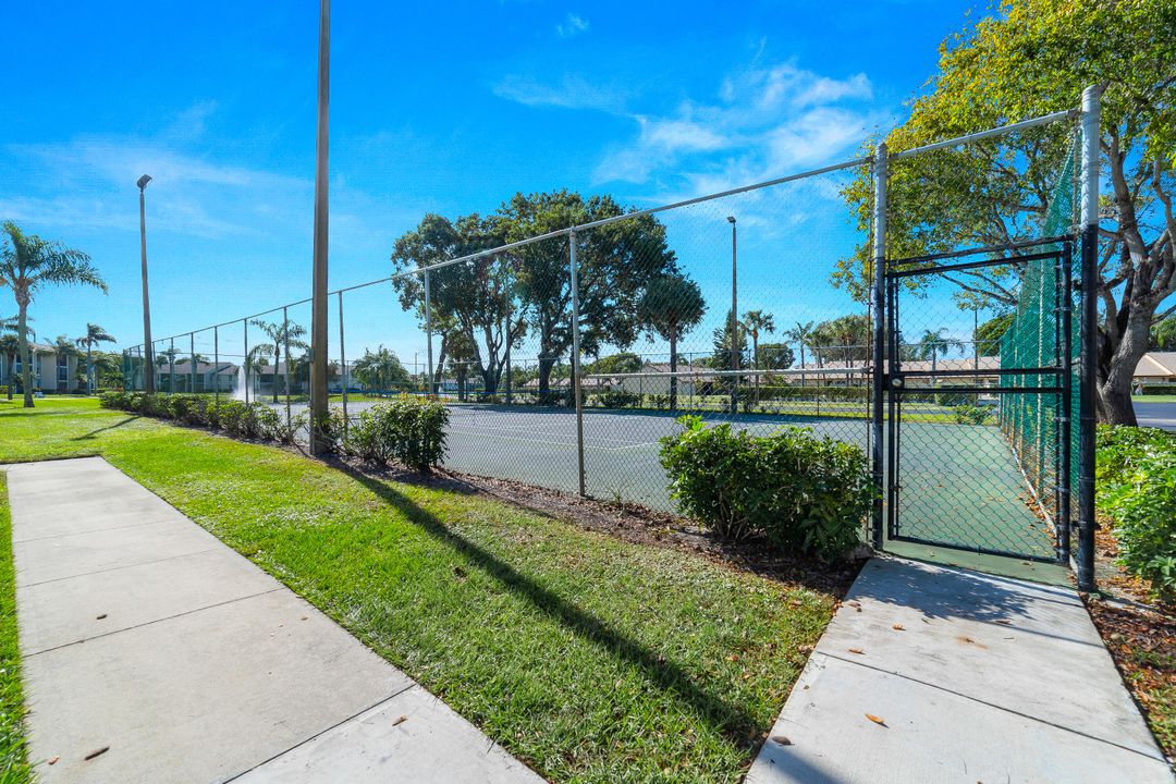 For Sale: $199,500 (2 beds, 2 baths, 1104 Square Feet)