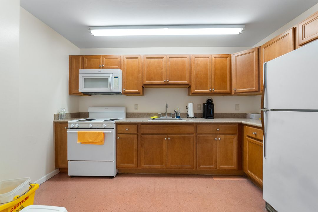For Sale: $199,500 (2 beds, 2 baths, 1104 Square Feet)