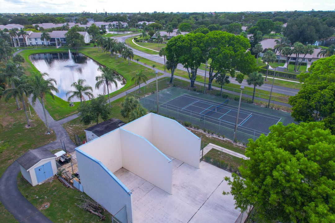 For Sale: $199,500 (2 beds, 2 baths, 1104 Square Feet)