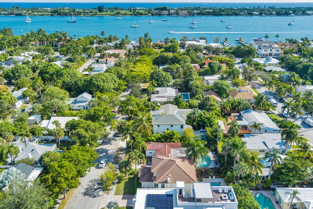 For Sale: $3,695,000 (4 beds, 5 baths, 4169 Square Feet)