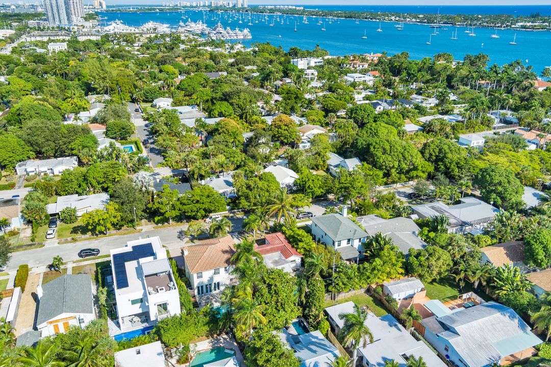 For Sale: $3,695,000 (4 beds, 5 baths, 4169 Square Feet)