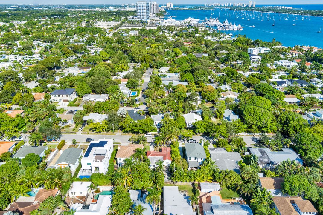 For Sale: $3,695,000 (4 beds, 5 baths, 4169 Square Feet)