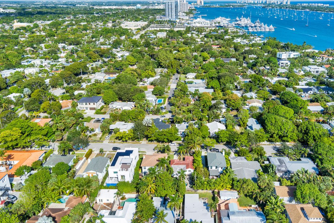 For Sale: $3,695,000 (4 beds, 5 baths, 4169 Square Feet)