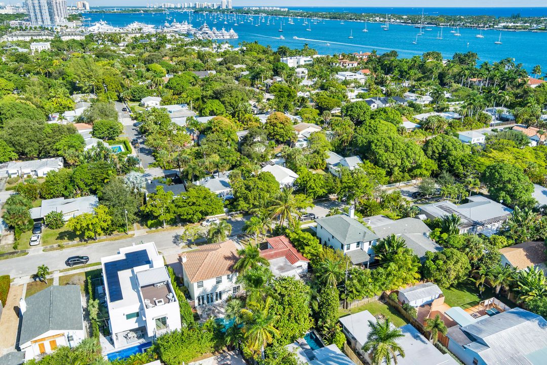 For Sale: $3,695,000 (4 beds, 5 baths, 4169 Square Feet)