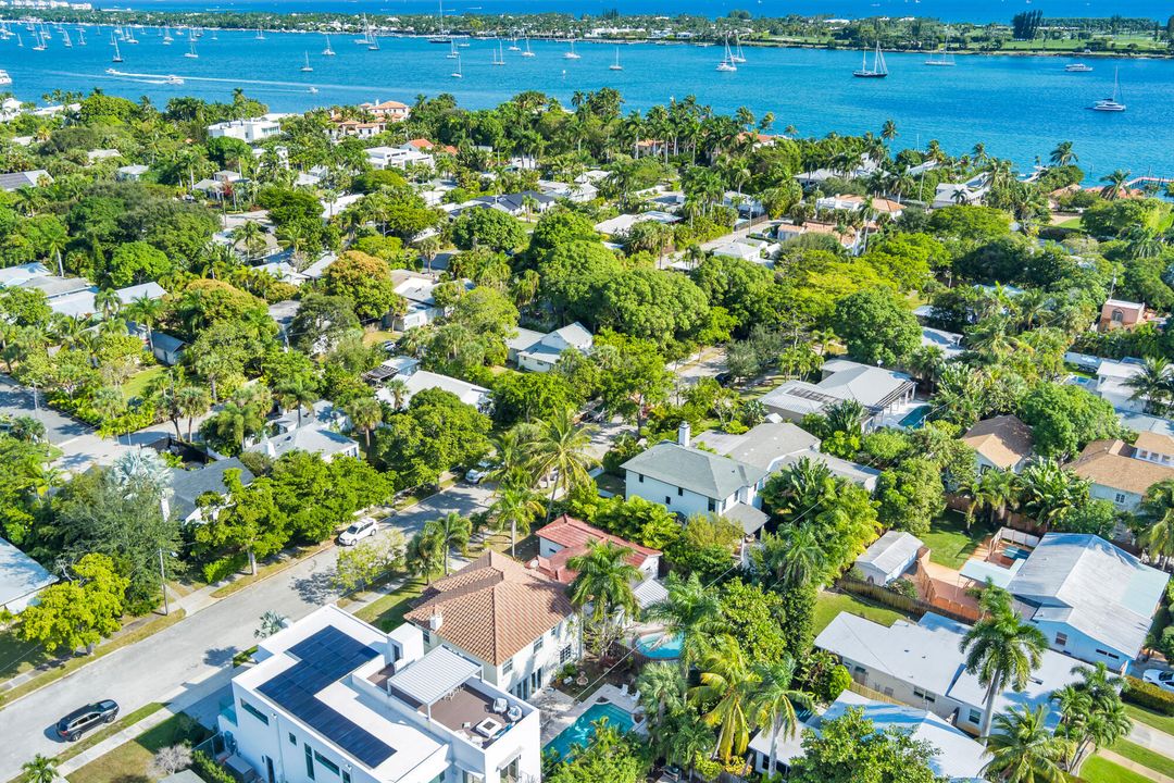 For Sale: $3,695,000 (4 beds, 5 baths, 4169 Square Feet)