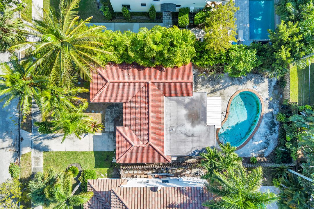 For Sale: $3,695,000 (4 beds, 5 baths, 4169 Square Feet)