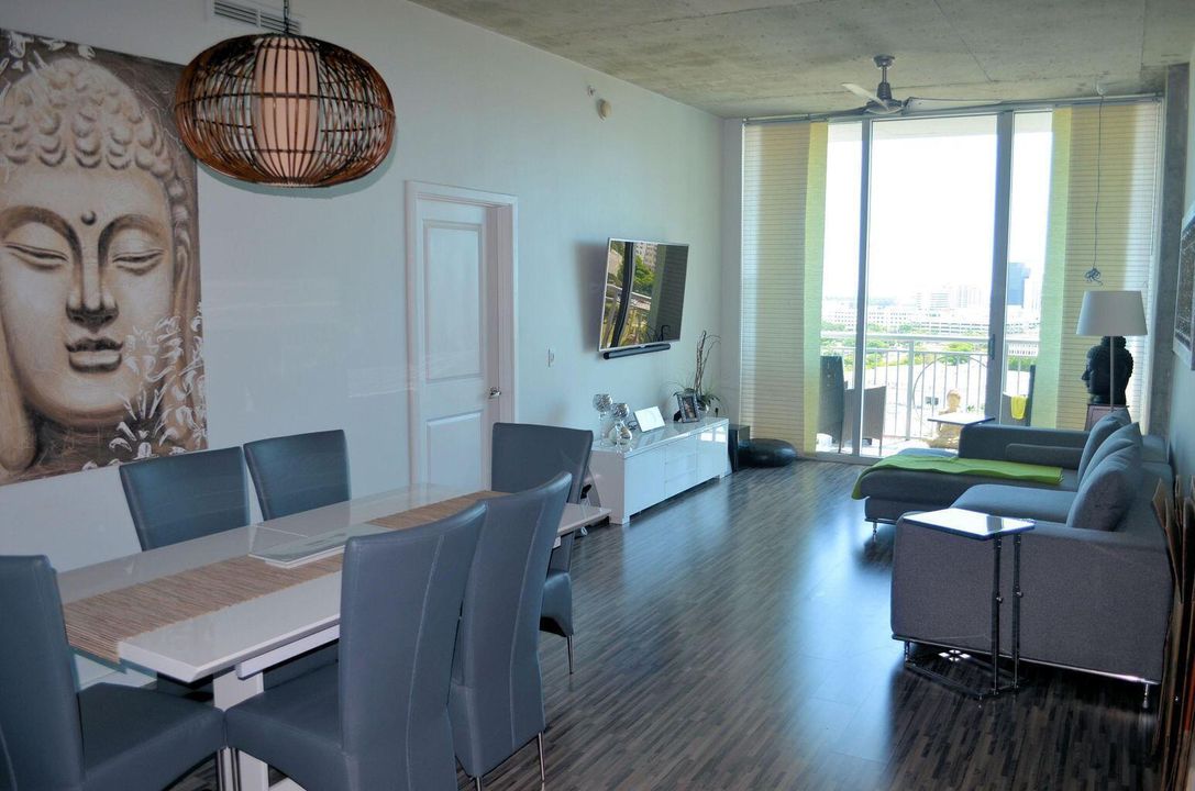 For Rent: $3,150 (2 beds, 2 baths, 1083 Square Feet)