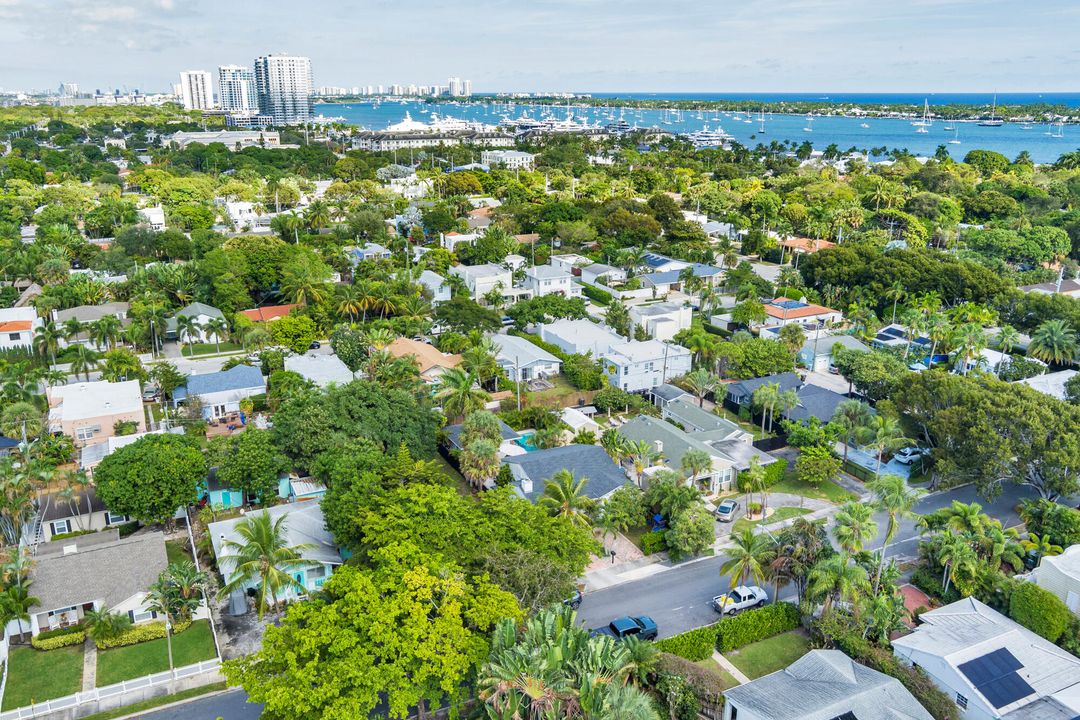 En Venta: $1,550,000 (4 camas, 3 baños, 1945 Pies cuadrados)