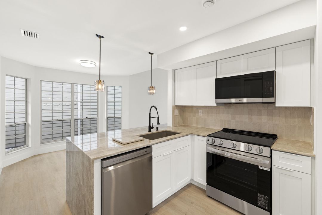 For Sale: $575,000 (3 beds, 2 baths, 1582 Square Feet)