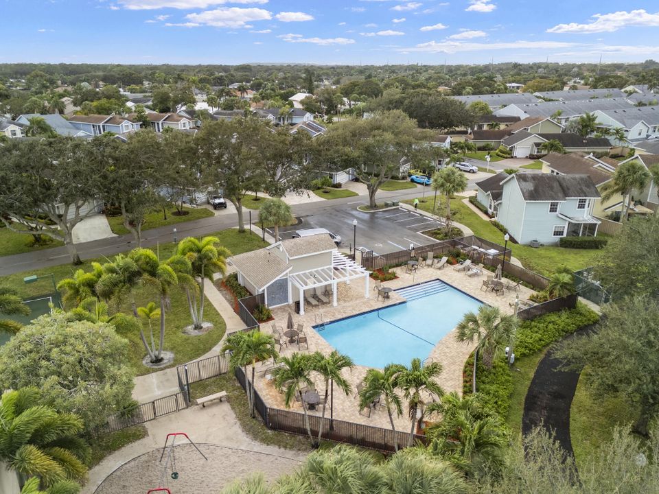 For Sale: $575,000 (3 beds, 2 baths, 1582 Square Feet)