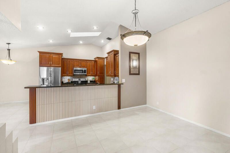 For Rent: $3,900 (3 beds, 2 baths, 1773 Square Feet)