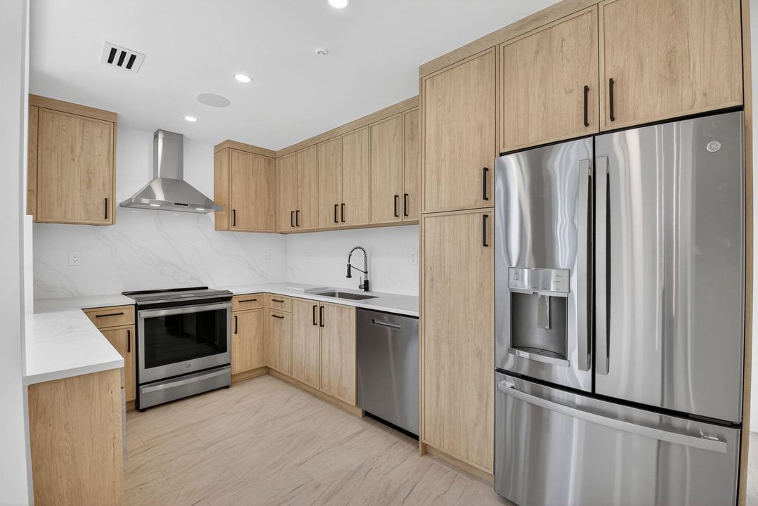 На продажу: $649,000 (2 спален, 2 ванн, 1255 Квадратных фут)