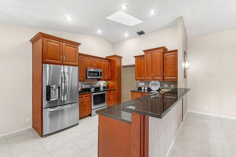 For Rent: $3,900 (3 beds, 2 baths, 1773 Square Feet)