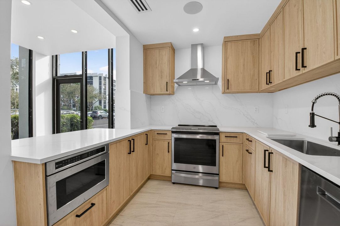 На продажу: $649,000 (2 спален, 2 ванн, 1255 Квадратных фут)