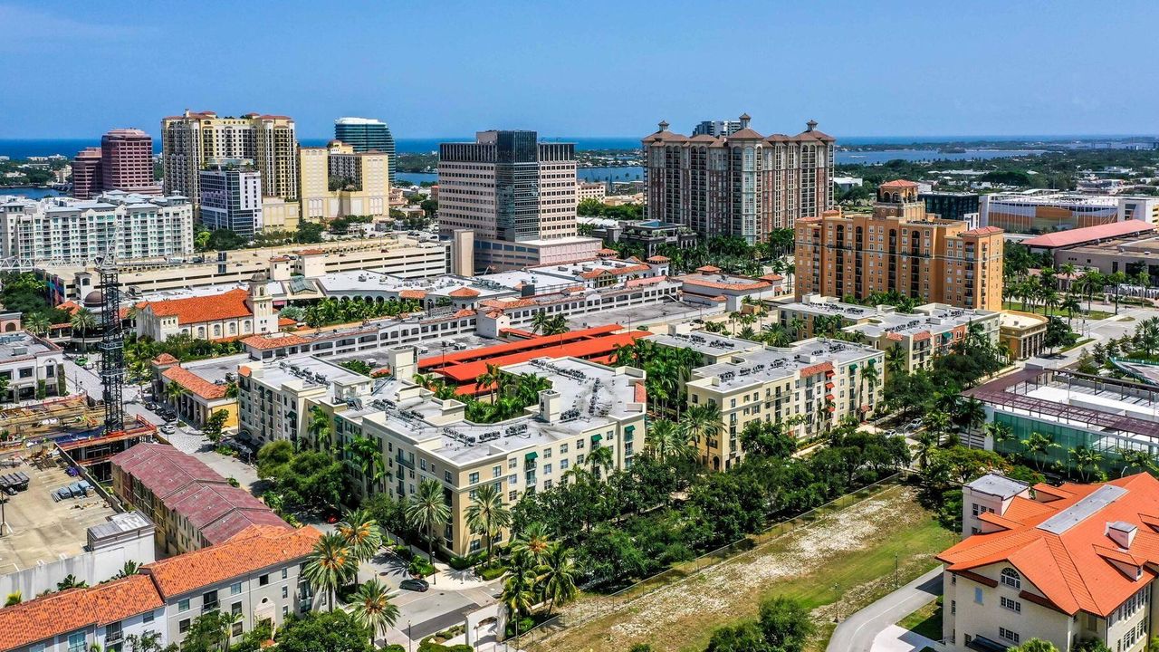 出租: $6,000 (2 贝兹, 2 浴室, 1120 平方英尺)